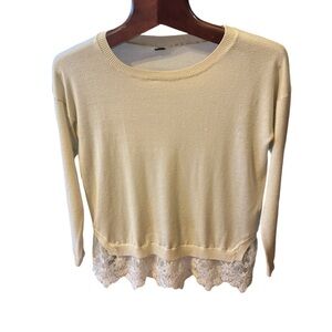 Poof !fine pullover size M in great condition